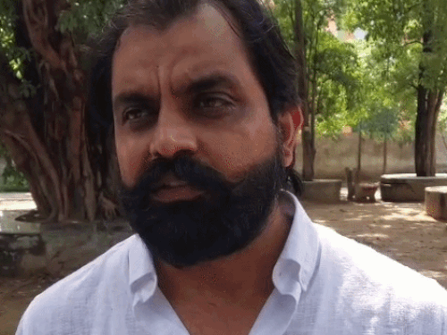 मंजीत, ग्रामीण, गांव मोखरा।