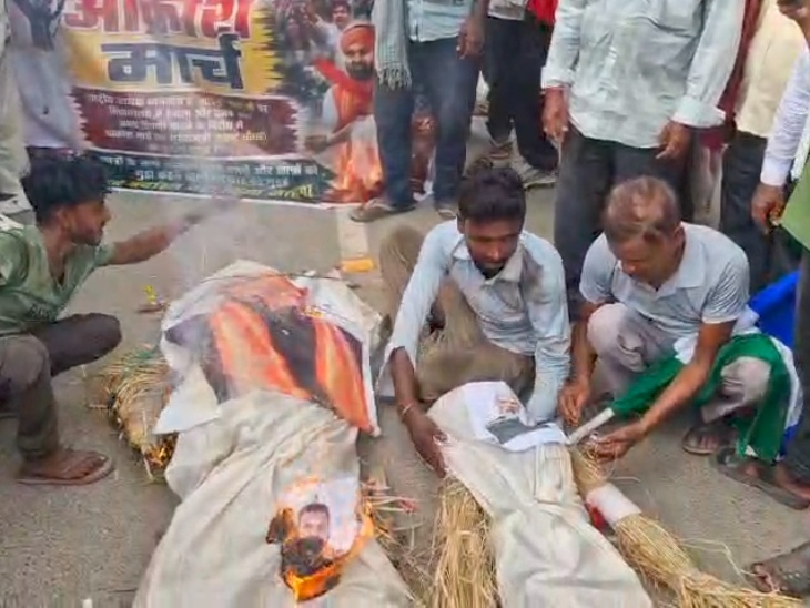 हड़ताली चौक पर रखा गया पुतला।