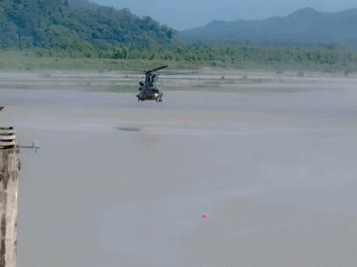 At Hathnikund Barrage in Haryana, the army practiced flood rescue in the Yamuna river using a Chinook helicopter.