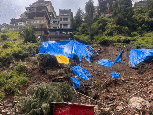 A massive landslide occurred last night on the Mehli-Junga Road in Shimla, the capital of Himachal.