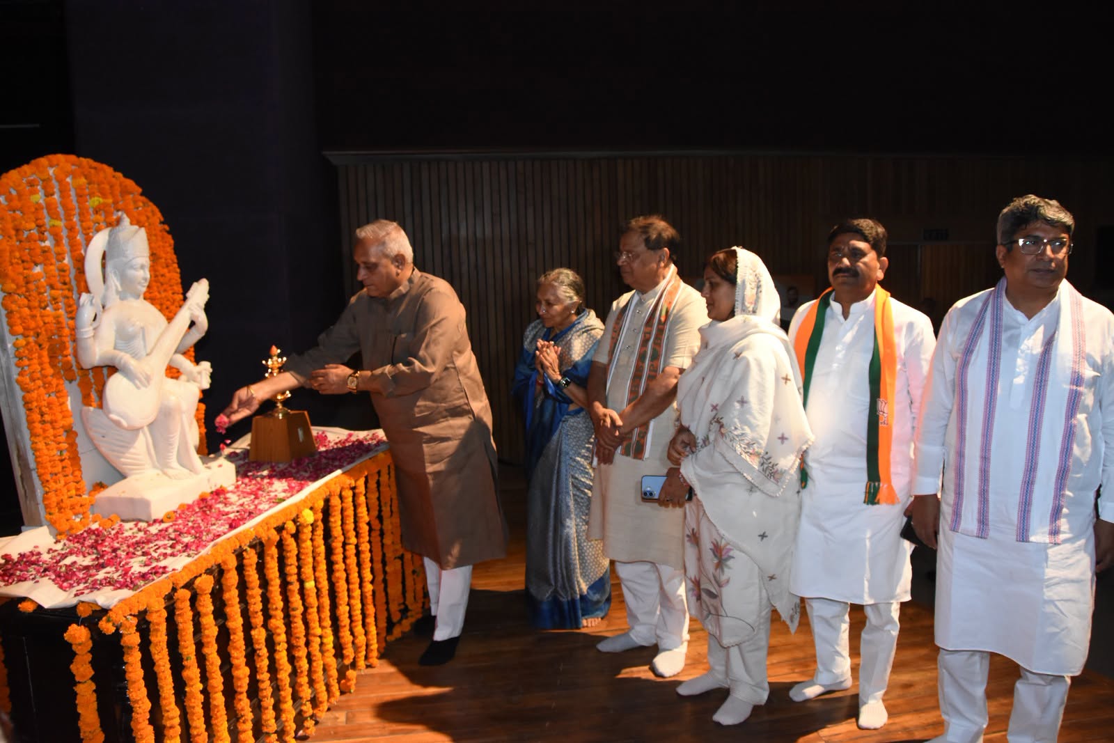 आरोपियों ने 17 जुलाई को हिसार में हुए कार्यक्रम की फोटो वॉट्सएप पर लगाई हुई थी।