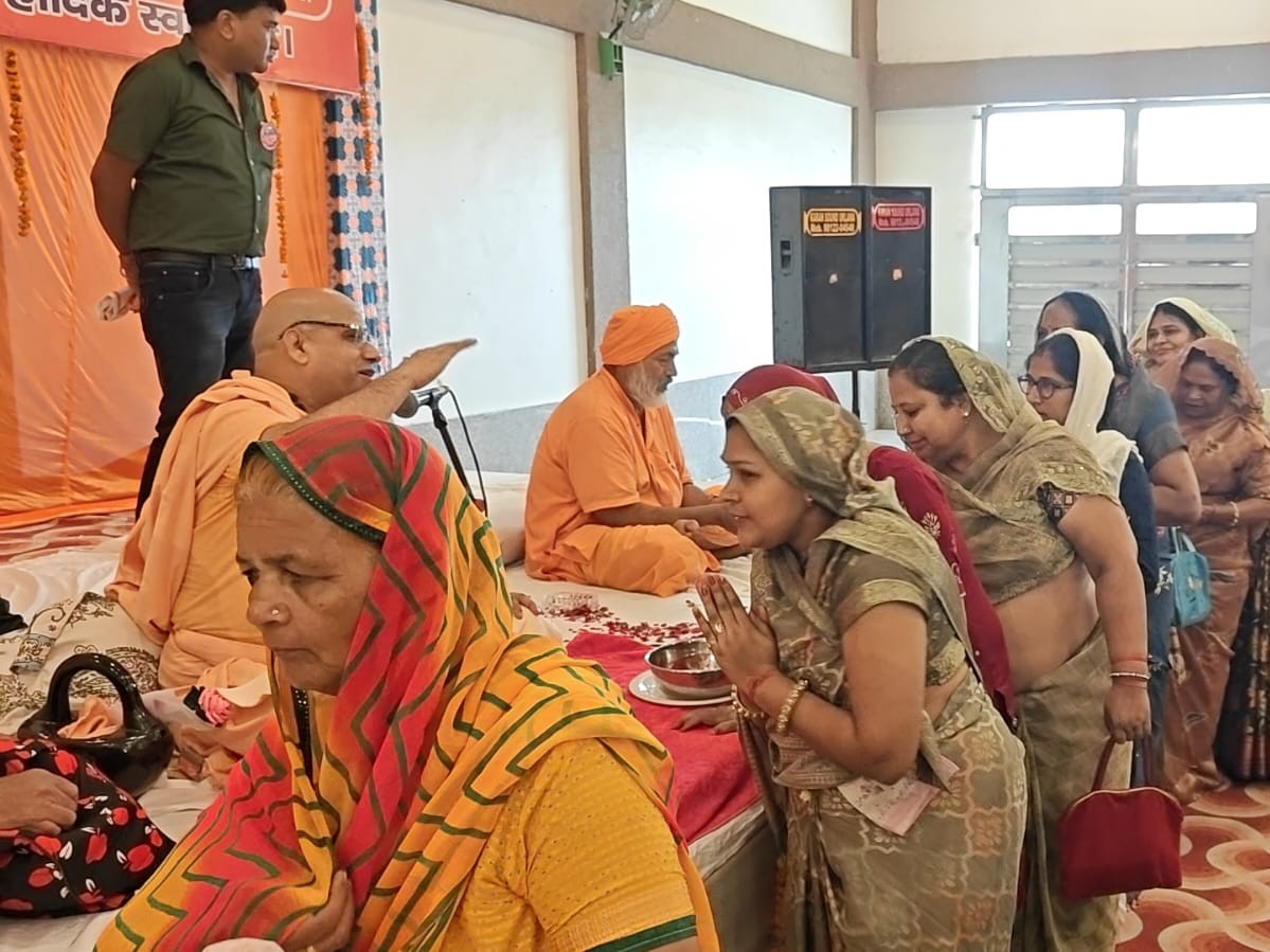 कई जिलों से पहुंचे श्रद्धालु, स्वामी सत्यानंद बोले- गुरु मंत्र का नियमित जाप पारसमणि के समान|उकलाना,Uklanamandi - Dainik Bhaskar