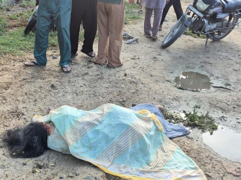 फरीदकोट में हादसे के बाद सड़क पर पड़े महिलाओं के शव।