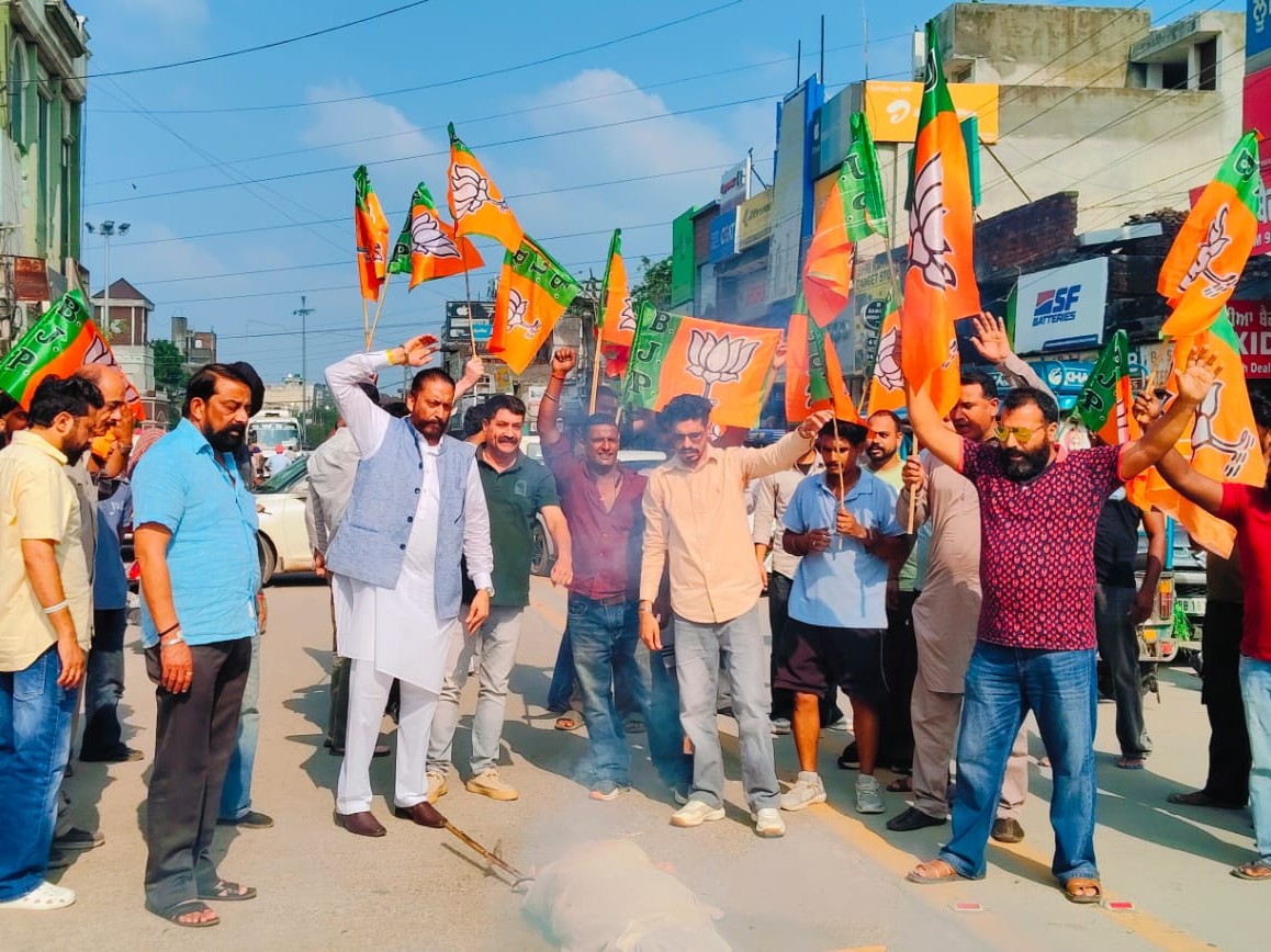 दिल्लीत भाजपचे पंजाब सरकारविरोधात तीव्र आंदोलन; पंजाबच्या शिक्षणमंत्र्यांच्या राजीनाम्याची मागणी