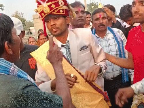 मुस्कान ने उसी संत कुमार से मंदिर में हिंदू रीति-रिवाज से शादी कर ली।