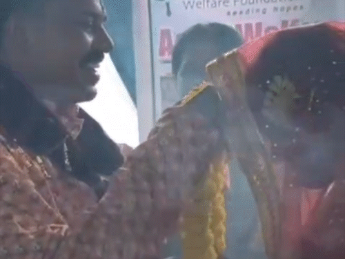 जेल परिसर में ही शादी की सभी रस्में पूरी हुईं।