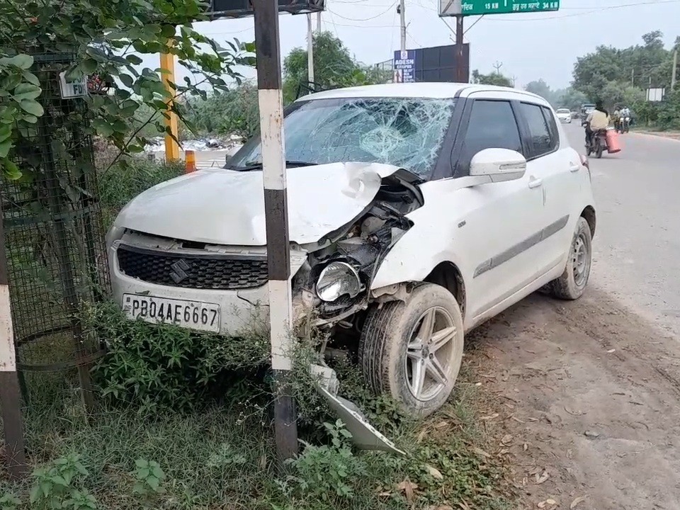 हादसे में क्षतिग्रस्त गाड़ी। - Dainik Bhaskar