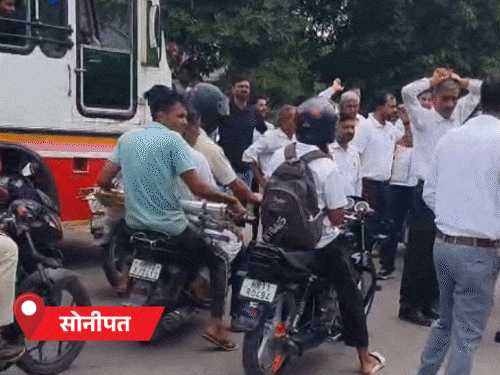 सिरसा में BJP नेता के बोर्ड पर CJP लिखा; CM बोले- कांग्रेस युवाओं को गुमराह कर रही|रोहतक,Rohtak - Dainik Bhaskar