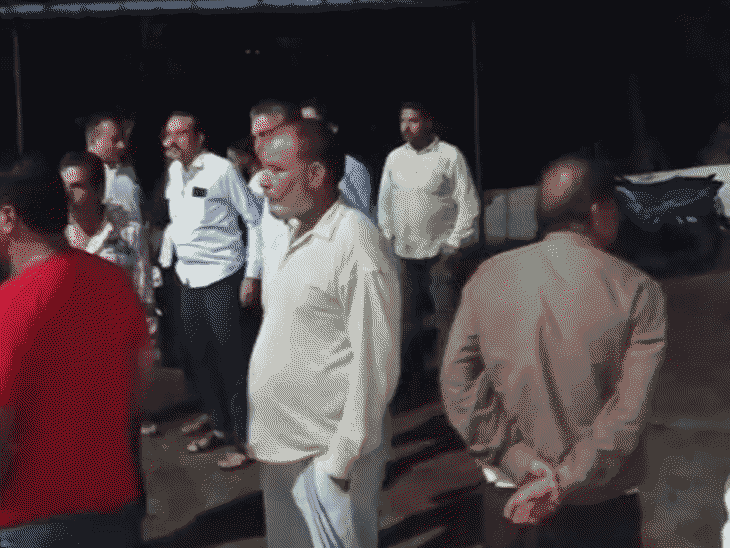 मुस्लिम समाज का कहना है कि उन्हें भोजशाला के नजदीक ही नमाज के लिए जगह दी जाए।