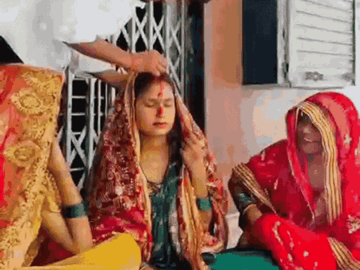 कैमारमैन ने तीन बहनों से मंदिर में शादी की थी। - Dainik Bhaskar