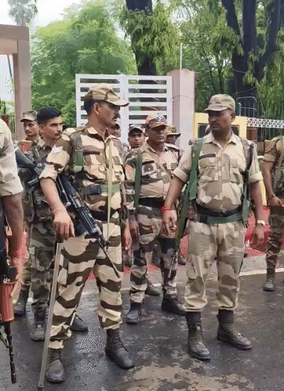 इनकम टैक्स गोलंबार पर भारी संख्या में जवानों की तैनाती की गई।