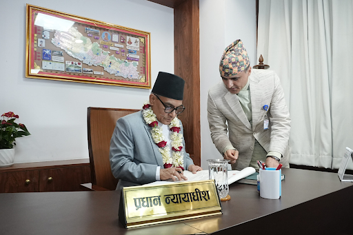 नेपाल के मुख्य न्यायधीष मनोज कुमार शर्मा ने मई 2026 में पद की शपथ ली।