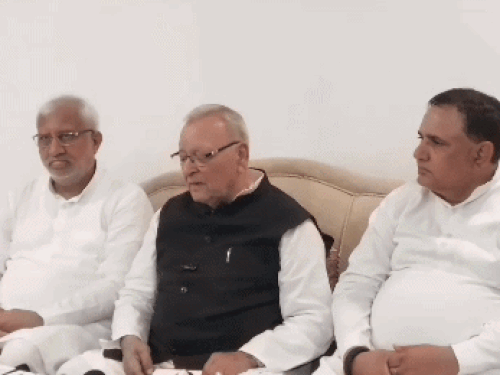 रोहतक में पत्रकारों से बात करते पूर्व मंत्री सुभाष बतरा।