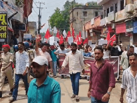 आरा शहर में निकाला गया विरोध मार्च