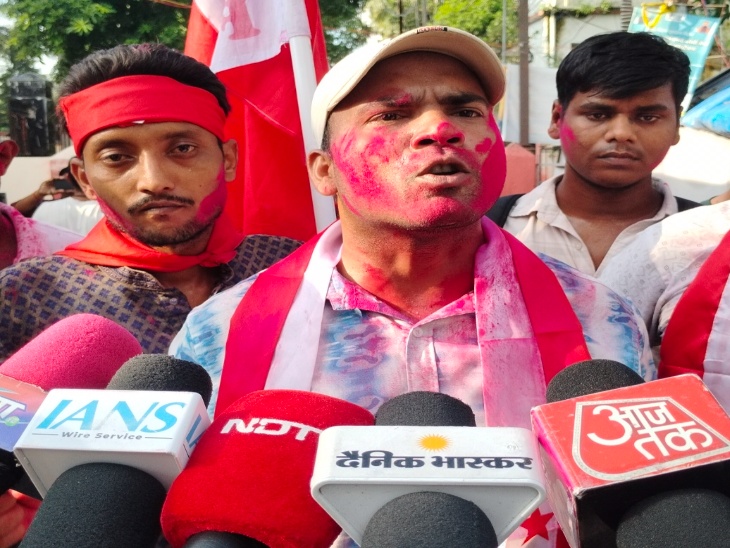 पत्रकारों से बात करते अमीन हमजा।