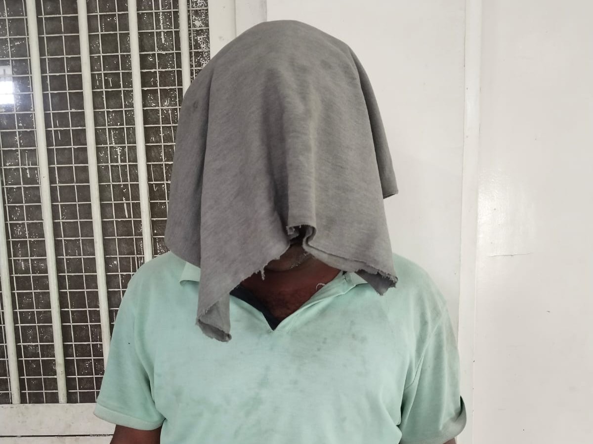 आरोपी.