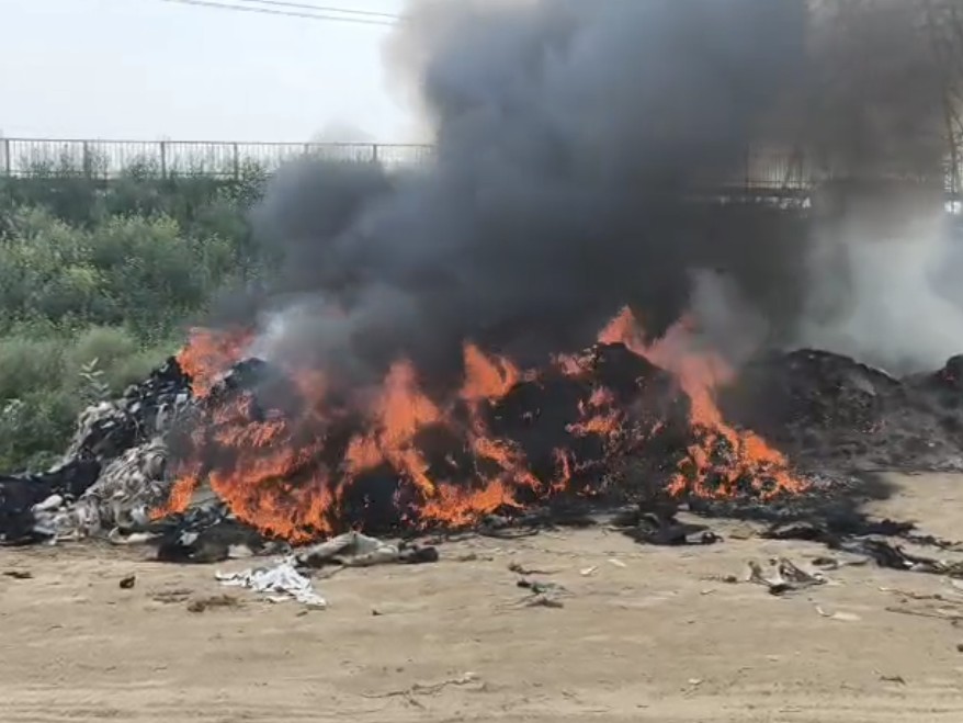 रिहायशी इलाकों में फैला प्रदूषण, लोगों ने की आरोपियों पर कार्रवाई की मांग|गुरुग्राम,gurugram - Dainik Bhaskar