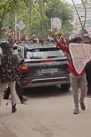 बिहार में बंद के दौरान फायरिंग-पथराव, सीवान SP जख्मी: छपरा में पुलिस वैन जलाई, सीतामढ़ी में 12 घायल, इंदौर में ड्रोन से निगरानी, देशभर में प्रदर्शन comp 103 2 1784957160