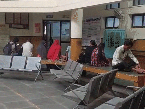 सरकारी डेंटल कॉलेज की बदहाल व्यवस्था, डेंटल मैकेनिक नहीं होने से अटका इलाज|जयपुर,Jaipur - Dainik Bhaskar