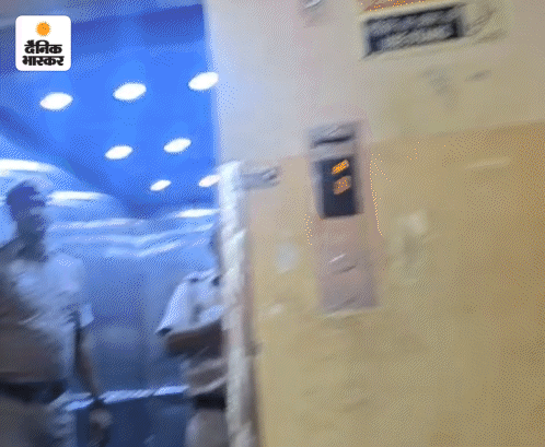 लिफ्ट में मिले दो पुलिसवाले, इन्होंने अच्छे से बात की, लेकिन कहा कि साक्षी से कोई नहीं मिल सकता।