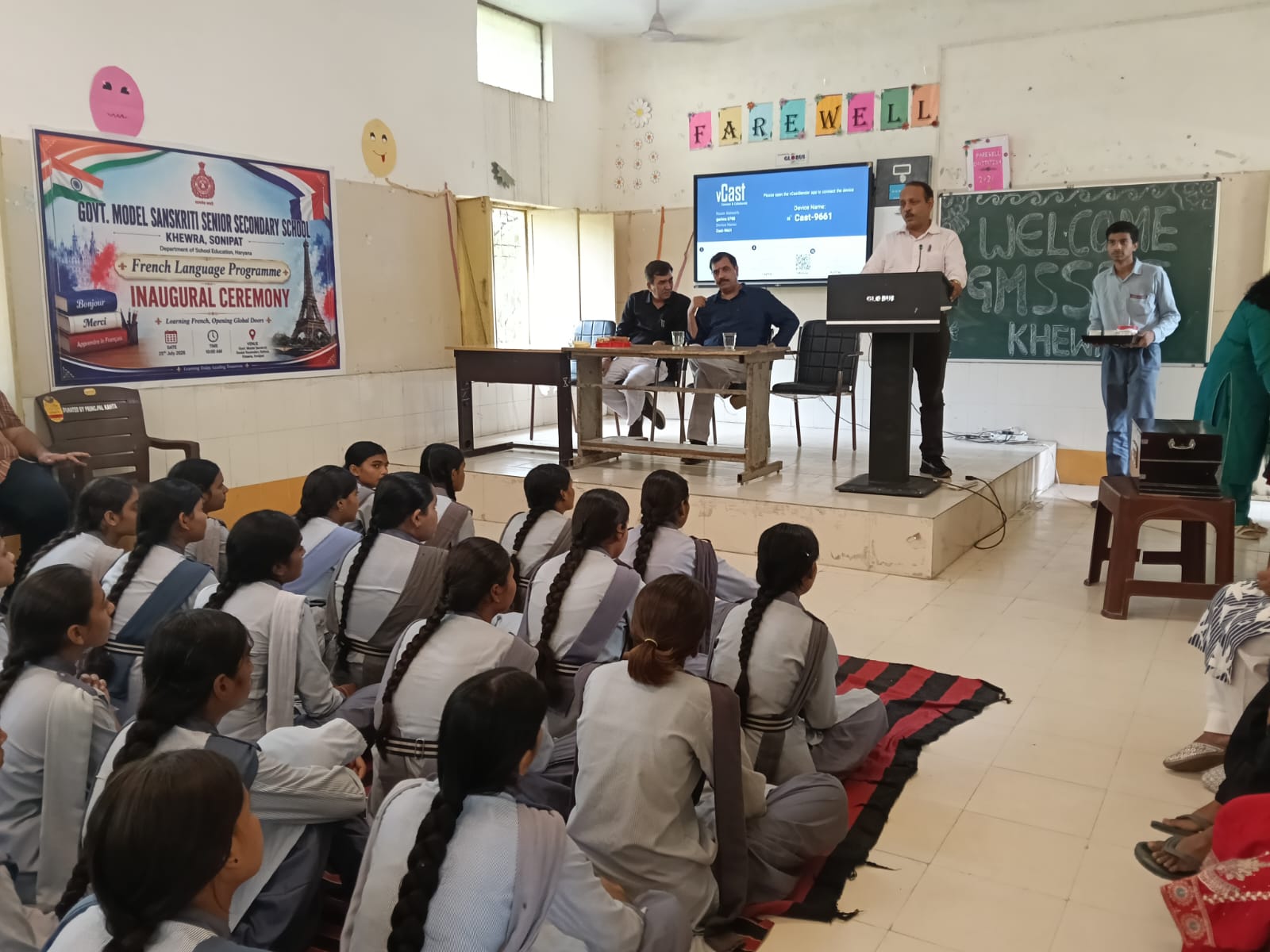 प्राचार्य ने लैब की स्थापना में फ्रेंच लैंग्वेज कोऑर्डिनेटर प्रीति के समर्पित प्रयासों और योगदान की विशेष प्रशंसा की।