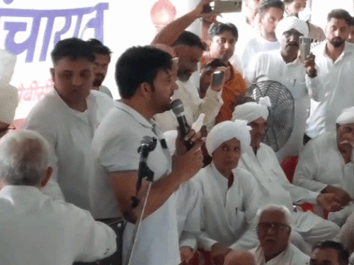 25 जुलाई को हुई खाप पंचायत में सिंगर अजय हुड्डा ने कहा था- मैं भी दूध का धुला नहीं हूं, लेकिन गलतियां सुधारनी होगी।