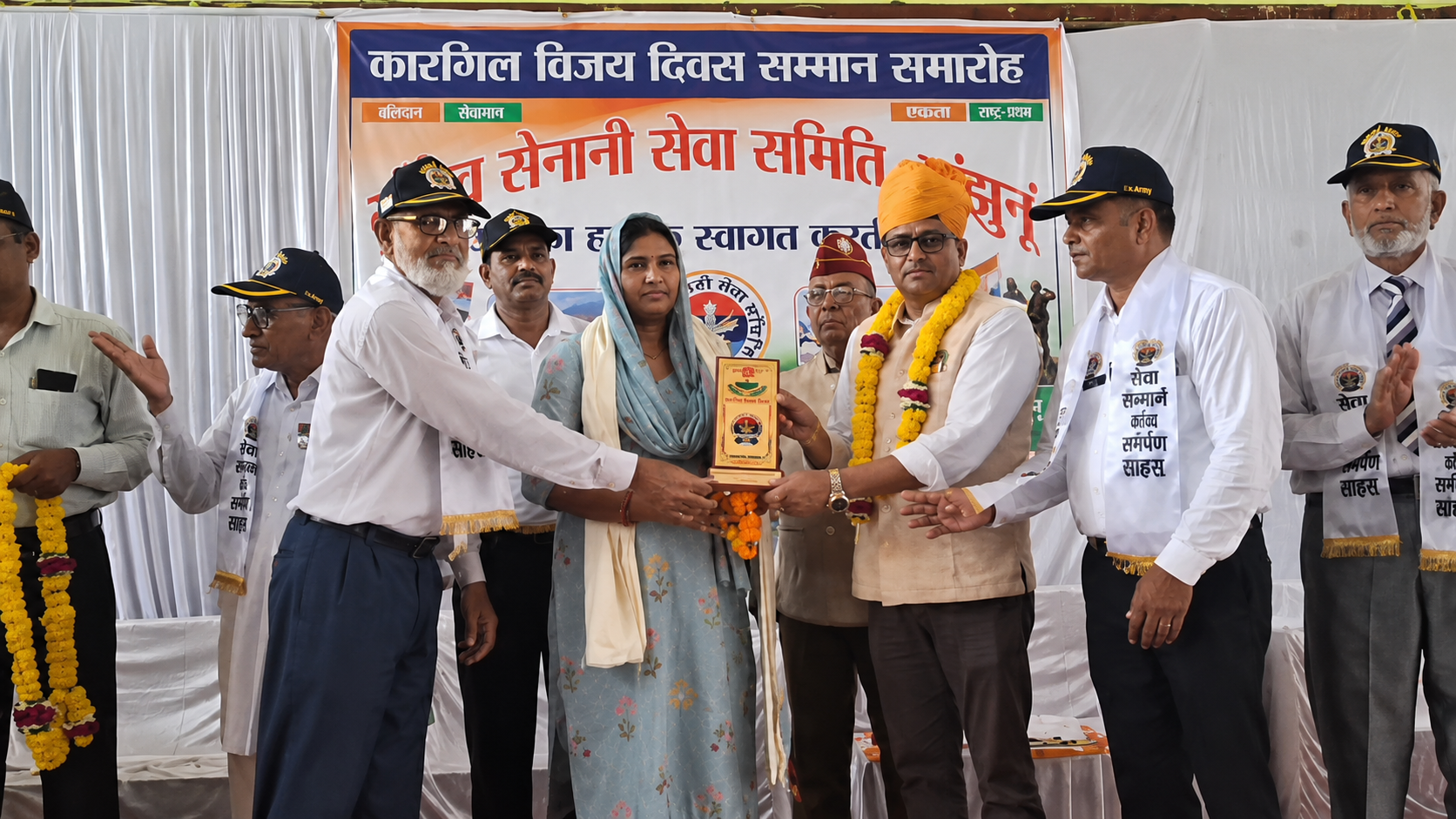 कारगिल विजय दिवस पर आयोजित कार्यक्रम में वीरांगनाओं और गैलेंट्री अवार्ड एवं शौर्य पदक से सम्मानित सैनिकों का सम्मान किया गया।