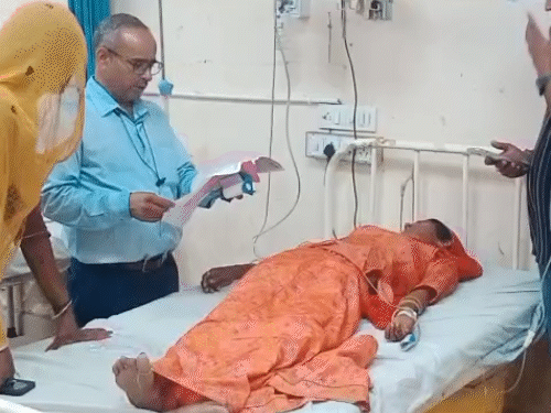विवाहिता को अस्पताल के महिला सर्जरी वार्ड में भर्ती किया गया, जहां ईएनटी एक्सपर्ट से उसकी जांच की।
