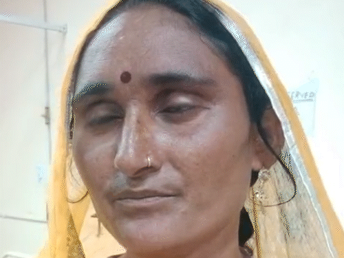 भांजी ने बताया कि मौसी पर ब्लेड से हमला किया गया था, जिससे उनकी तबीयत बिगड़ गई।