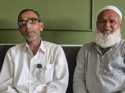 नायब सूबेदार जंगशेर खान और वेटरन रिटायर्ड ऑनरेरी कैप्टन टीपू सुलतान खान।