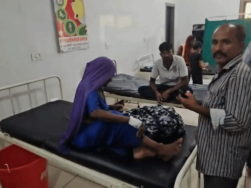बस में करीब 40 सवारियां बैठी हुई थी।