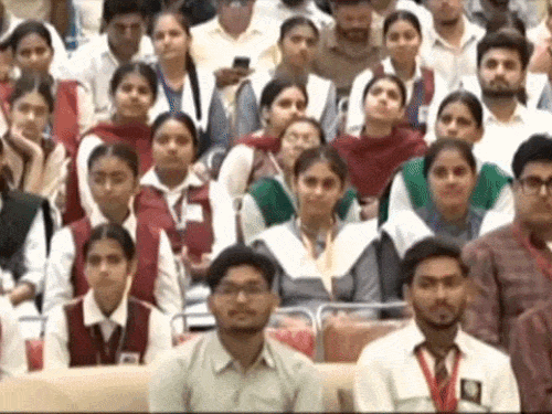 मोहाली में आयोजित सम्मान समारोह में मौजूद परीक्षार्थी।