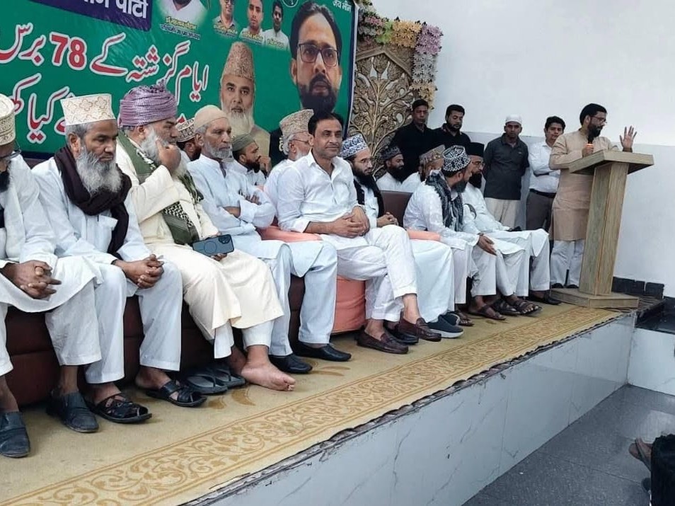 जफर अली ने मुरादाबाद में AIMIM के प्रदेश अध्यक्ष शौकत अली के साथ पहली बार मंच साझा किया था।