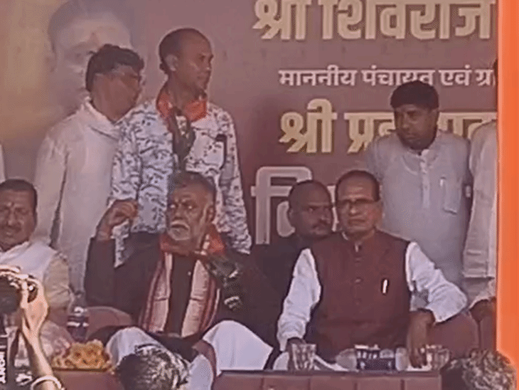 मंत्री शिवराज सिंह चौहान और प्रहलाद पटेल ने दतिया के बसई में चुनावी सभा ली।