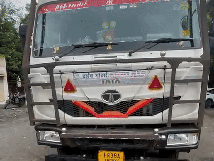 गायों को रौंदने वाले ट्रक को पुलिस ने जब्त कर लिया है।