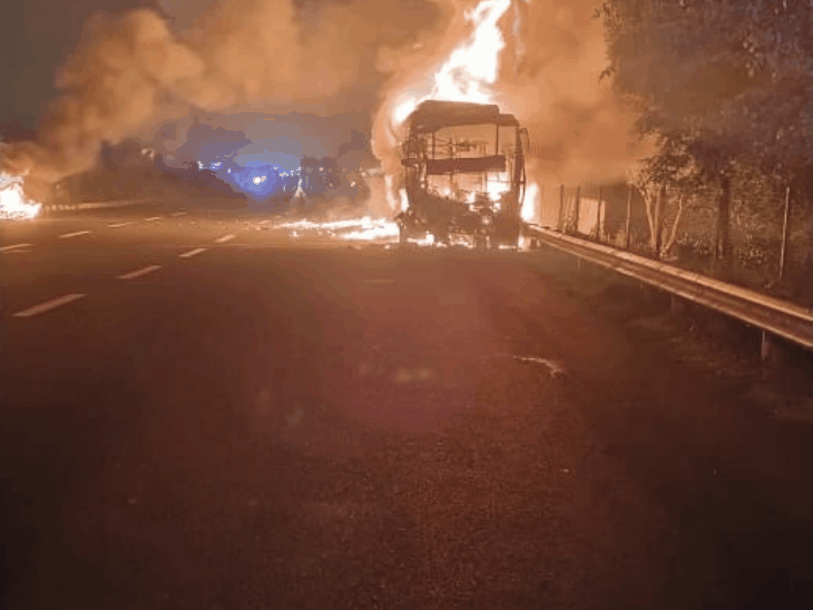 Mainpuri Bus Accident | Agra-Lucknow Expressway Bus Fire; Driver Injured