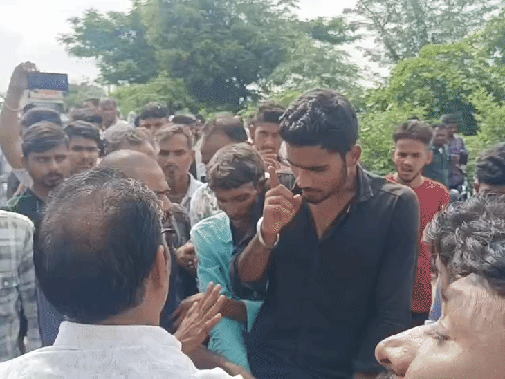 युवक के परिजनों ने हत्या की आशंका जताई है। उन्होंने निष्पक्ष जांच की मांग की है.