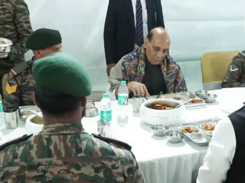 The Defense Minister had a meal with military officers and jawans in Dras.