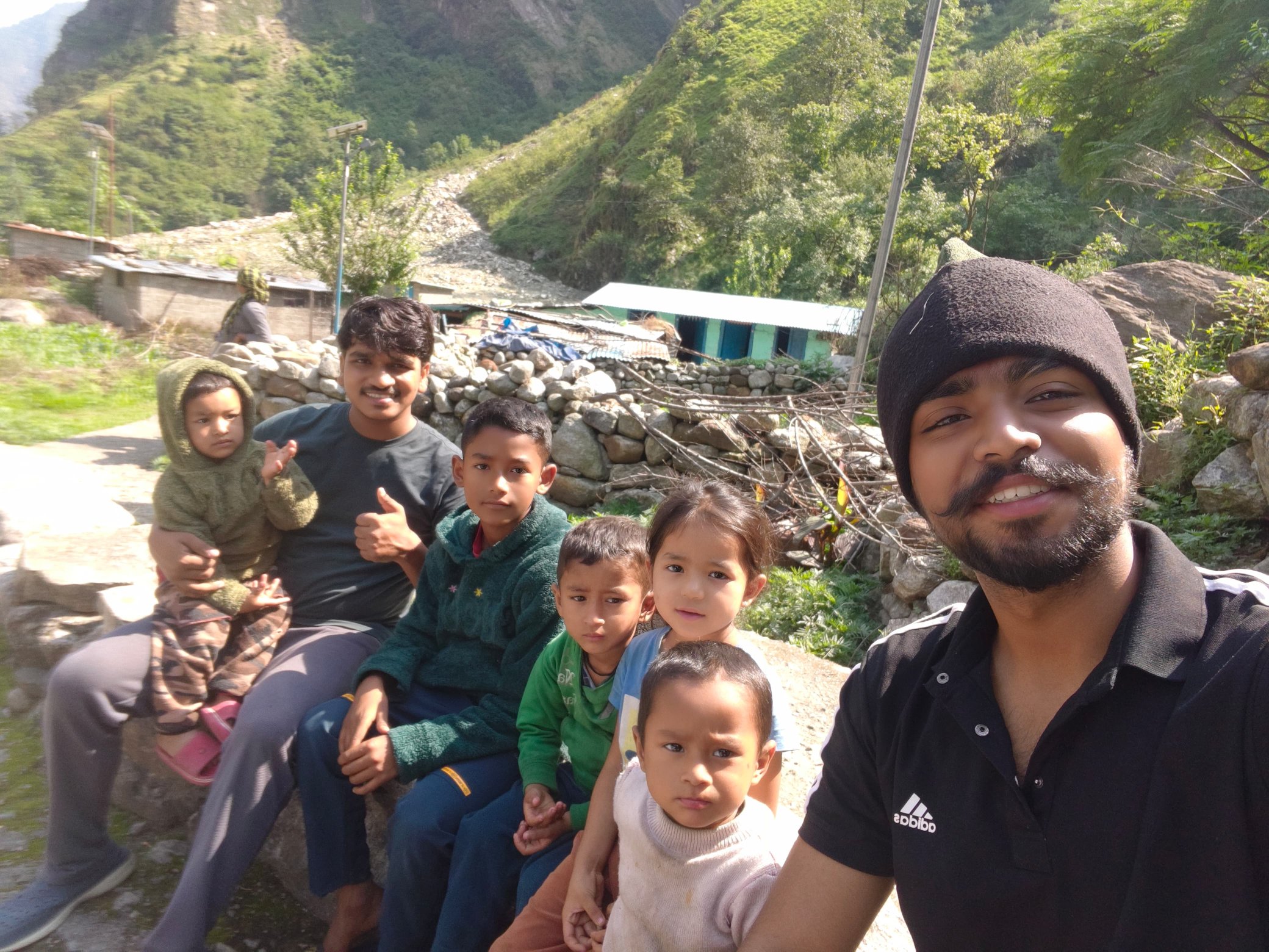 मालदा कॉलेज के NSS वॉलेंटियर उत्तराखंड के पिथौरागढ़ गए थे।