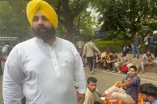 शिक्षामंत्री हरजोत सिंह बैंस दिल्ली धरने में शामिल हुए।