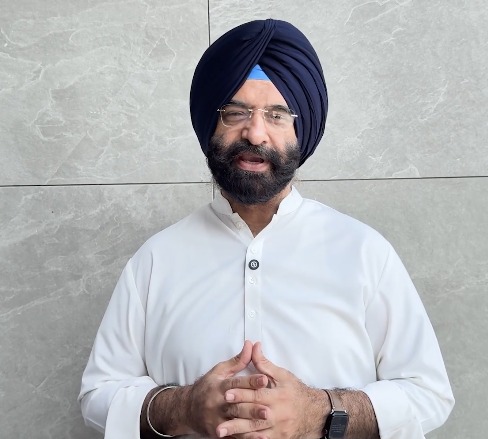 दिल्ली सरकार के कैबिनेट मंत्री मनजिंदर सिंह सिरसा ने वीडियो डालकर सवाल उठाए।