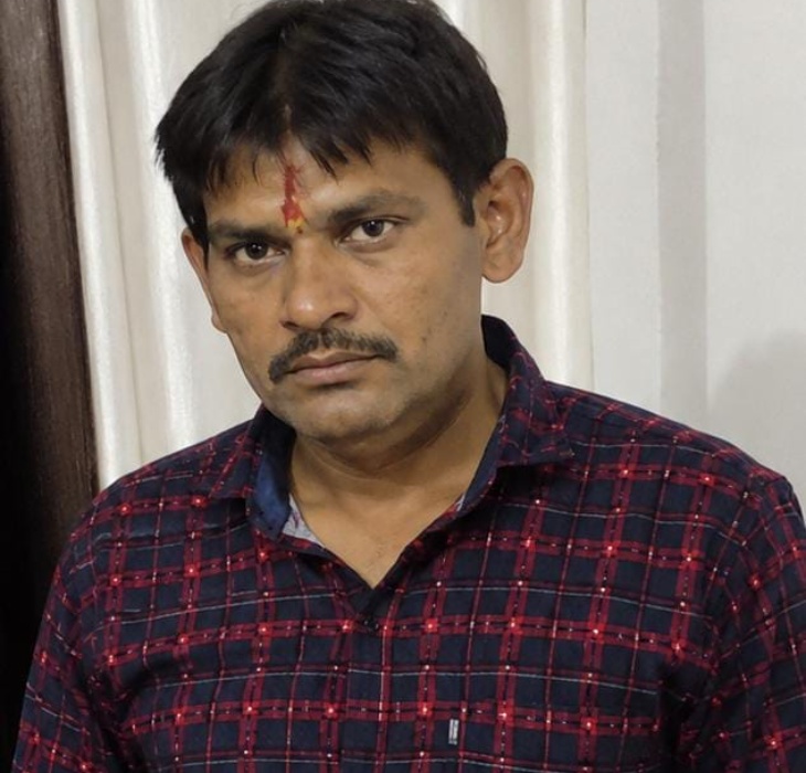 ऑटो रिक्शा ड्राइवर विजय राव की हाथी के हमले में मौत हो गई।