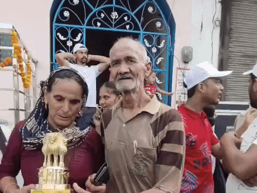 75 साल के त्रिलोकी नाथ ने 10 किलोमीटर की रेस पूरी की, सीएम सैनी ने उन्हें सम्मानित किया।