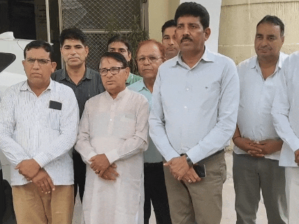 सीकर जिला कलेक्टर से मिलने पहुंचा प्राइवेट स्कूल डायरेक्टर्स का प्रतिनिधिमंडल।