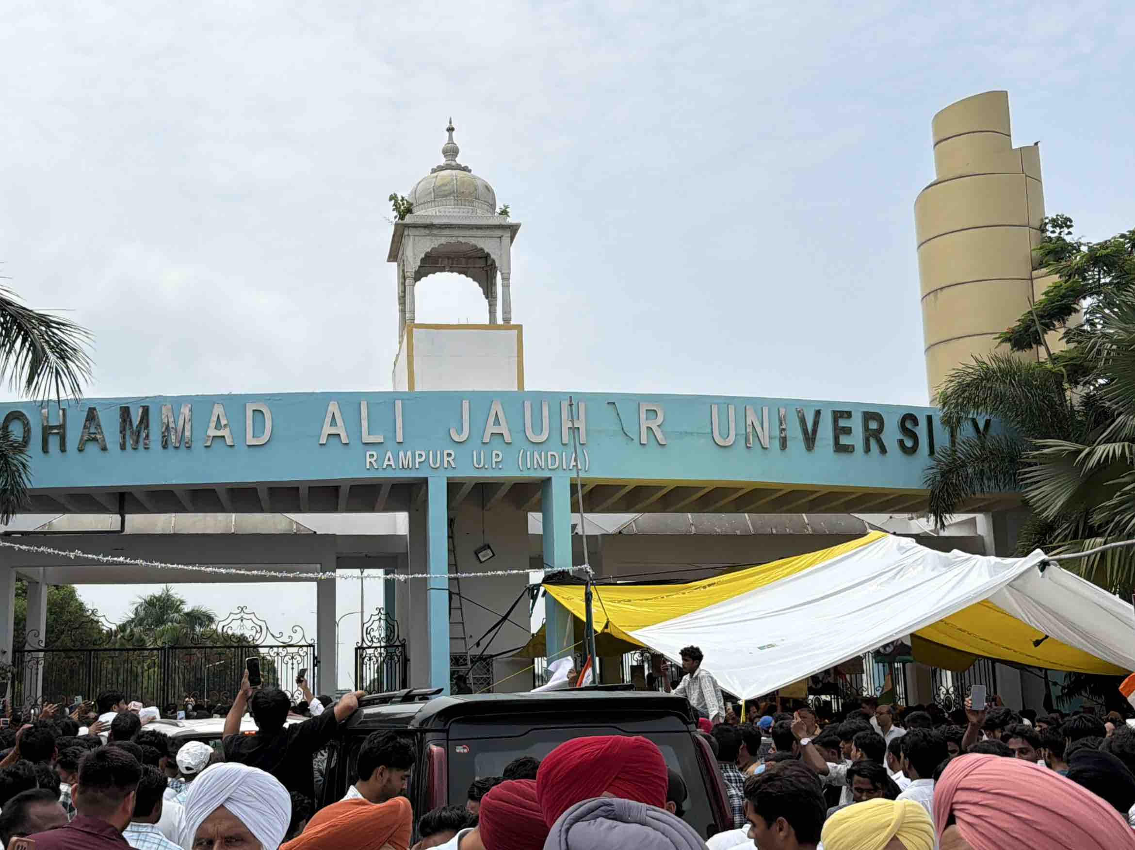 In the picture, students and leaders are seen protesting outside the university.