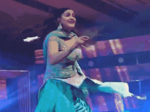 धर्मेंद्र हुड्‌डा ने कहा कि सपना स्टेज पर गांजा पीकर आती है और मर्दों को गलत बोलती है। इसपर एक वीडियो भी जारी किया। इनसेट में धर्मेंद्र