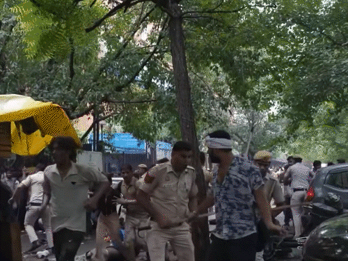 कॉकरोच जनता पार्टी ने 20 जुलाई को संसद मार्च बुलाया था। - Dainik Bhaskar