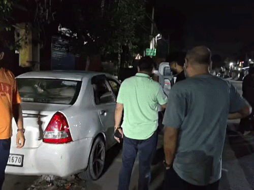 बरामद शराब में पंजाब और चंडीगढ़ मार्का की बोतलें शामिल।