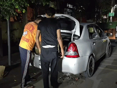 बरामद शराब की बोतलों पर ‘फॉर सेल इन चंडीगढ़’ लिखा हुआ था।