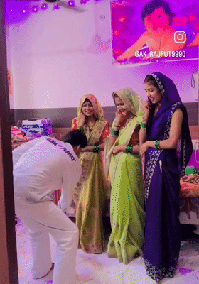 फर्जी शादी के बाद से तीनों लड़कियां और कैमरामैन विकास पति-पत्नी की तरह रह रहे थे।